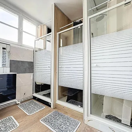 A1 Champagne - 200 M2 14 Personnes 2 Toilets 4 Showers - Hyper Centre - En Champagne