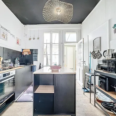 A1 Champagne - 200 M2 14 Personnes 2 Toilets 4 Showers - Hyper Centre - En Champagne *