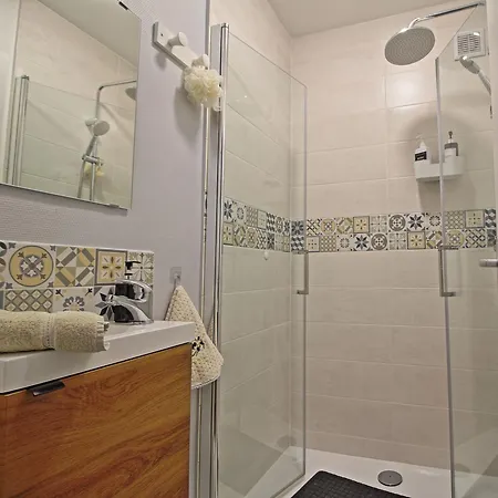 A1 Champagne - 200 M2 14 Personnes 2 Toilets 4 Showers - Hyper Centre - En Champagne Casa de Férias Châlons-en-Champagne