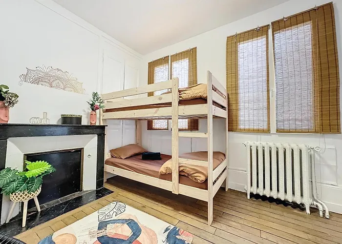 A1 Champagne - 200 M2 14 Personnes 2 Toilets 4 Showers - Hyper Centre - En Champagne