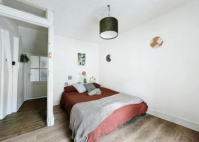 A1 Champagne - 200 M2 14 Personnes 2 Toilets 4 Showers - Hyper Centre - En Champagne