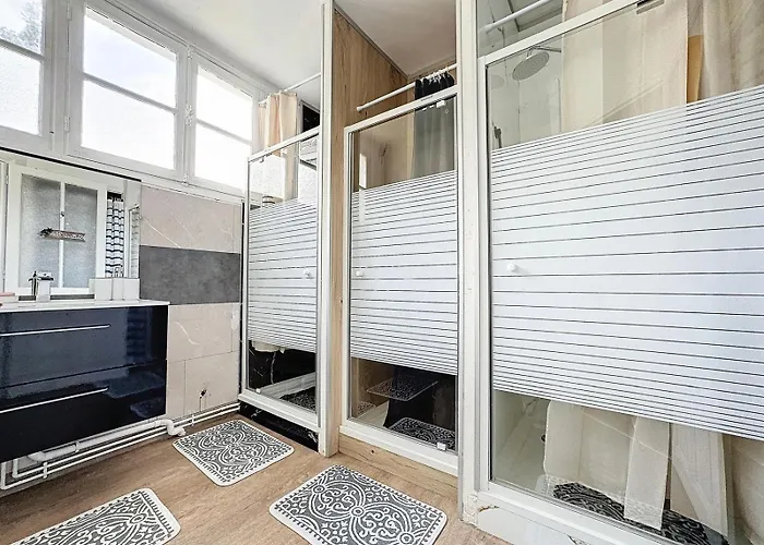 A1 Champagne - 200 M2 14 Personnes 2 Toilets 4 Showers - Hyper Centre - En Champagne