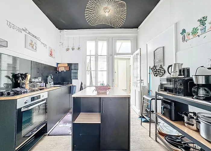 A1 Champagne - 200 M2 14 Personnes 2 Toilets 4 Showers - Hyper Centre - En Champagne *