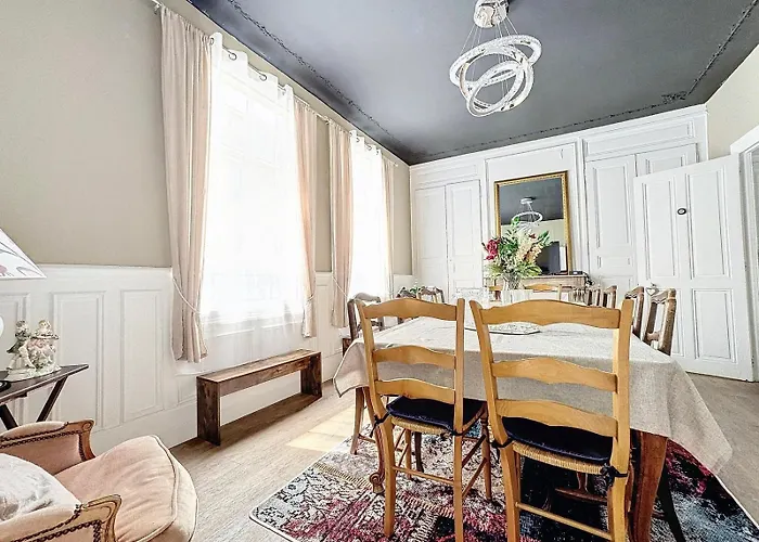 A1 Champagne - 200 M2 14 Personnes 2 Toilets 4 Showers - Hyper Centre - En Champagne Châlons-en-Champagne