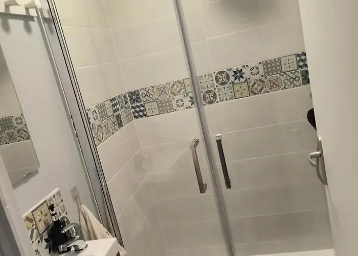 A1 Champagne - 200 M2 14 Personnes 2 Toilets 4 Showers - Hyper Centre - En Champagne